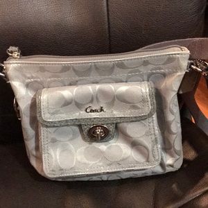 Authentic Coach Pocket swing-pack crossbody EUC